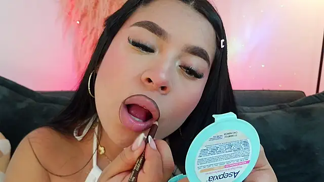 mia roux1 online show from 04-10-26, 09:22