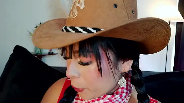 Snapshot of mia_roux1 chatting on 02-08-26, 08:06 mia roux1 online show from 02-08-26, 08:06