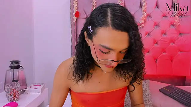 Snapshot of Mika__velvet chatting on 02-20-26, 08:33 Mika velvet online show from 02-20-26, 08:33