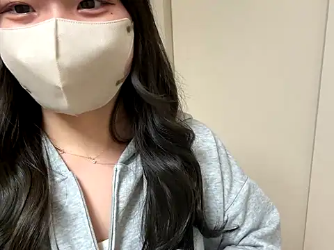 Snapshot of pomu_chan chatting on 11-18-25, 11:57 pomu chan online show from 11-18-25, 11:57