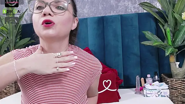 Roxie Anne online show from 03-31-26, 05:31