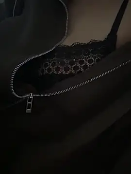 Gia Atkinson online show from 10-27-25, 02:40