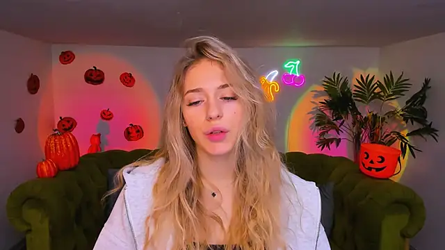 sassy cutie online show from 11-05-25, 06:16