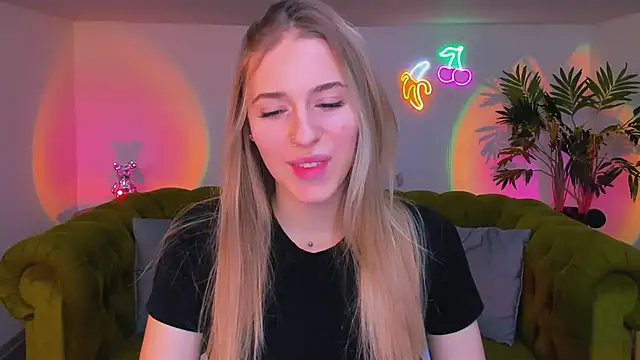 sassy cutie online show from 11-28-25, 08:20