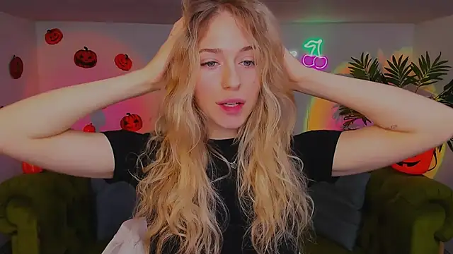 sassy cutie online show from 11-04-25, 06:06