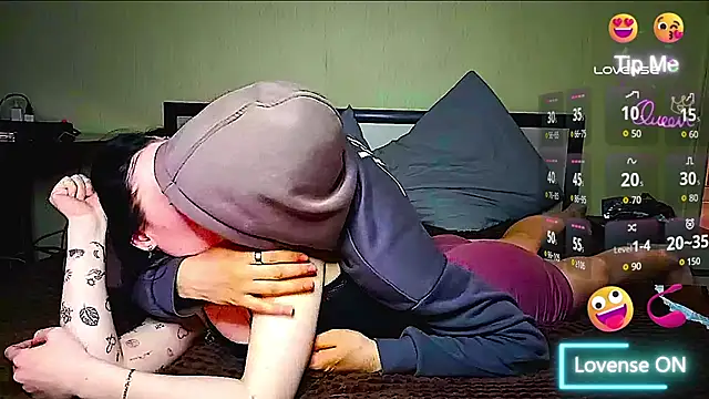 Jenny Couple online show from 04-25-26, 06:16