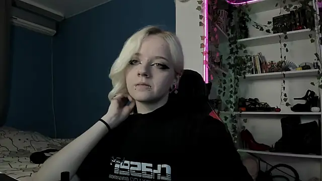 Holy Mistress S online show from 11-09-25, 09:35