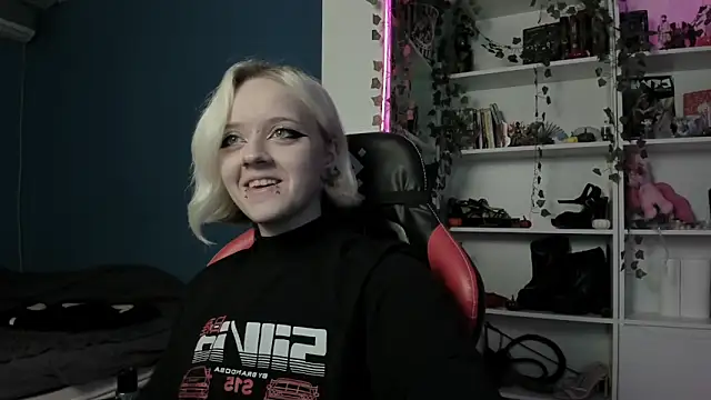 Holy Mistress S online show from 11-12-25, 09:02