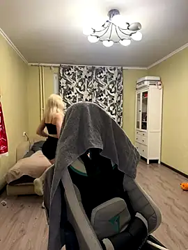 girls n roses online show from 11-20-25, 04:07