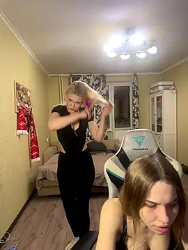 girls n roses online show from 11-09-25, 04:33