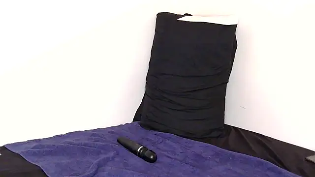 BadZuluBitch online show from 02-08-26, 04:37