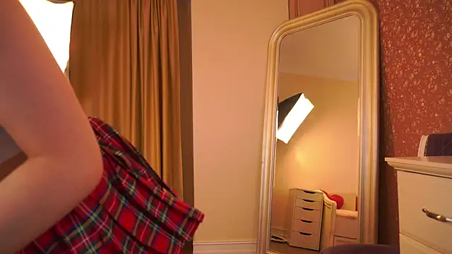 JanelAkerley online show from 12-21-25, 04:14