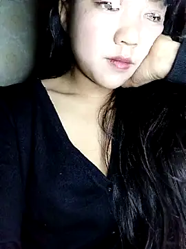 Quynhsumon online show from 01-16-26, 03:27