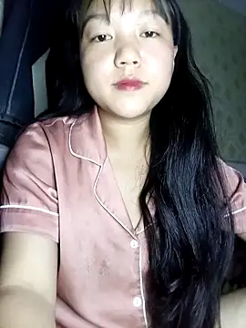 Quynhsumon online show from 03-17-26, 03:26