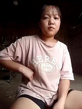 Quynhsumon online show from 04-16-26, 04:13