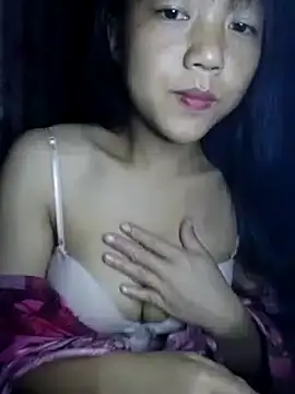 Quynhsumon online show from 11-15-25, 01:59