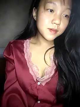 Quynhsumon online show from 12-22-25, 02:39