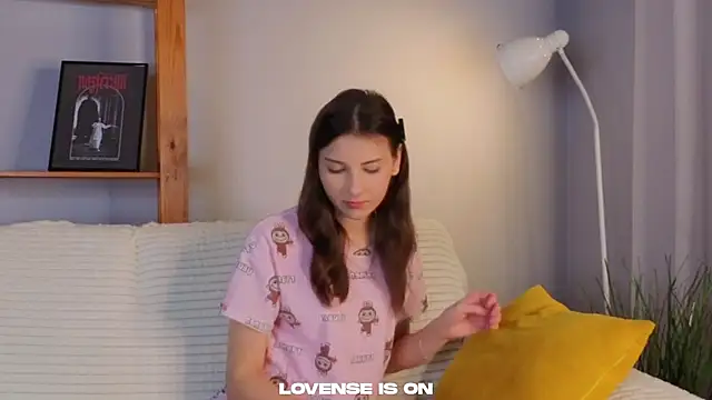 KateCahee online show from 12-05-25, 01:27