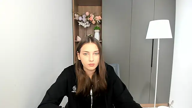 KateCahee online show from 10-28-25, 05:18