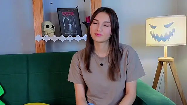 KateCahee online show from 10-30-25, 01:37