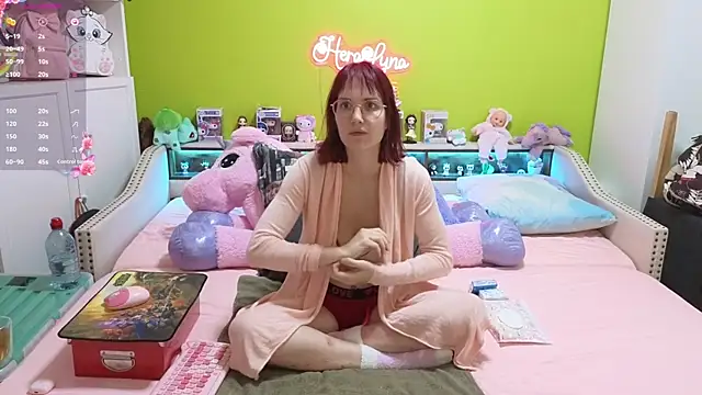  HeraLuna  online show from 01-09-26, 09:33