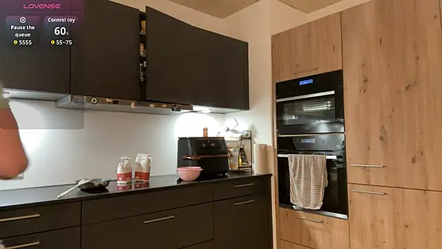 allisonwhite222 online show from 11-04-25, 02:43