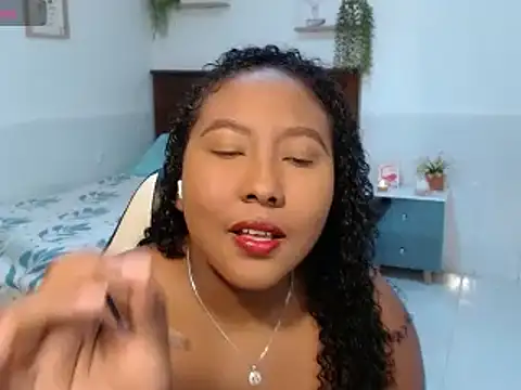 KaroldelaTorree online show from 10-25-25, 03:12