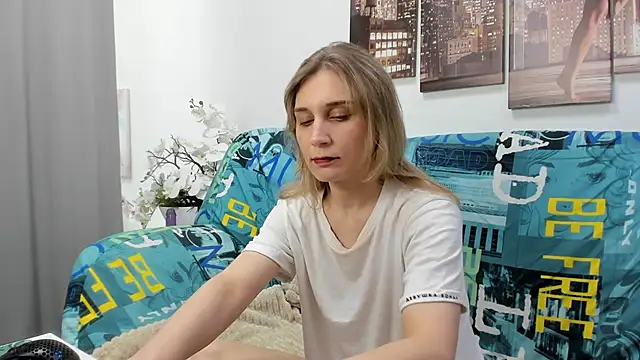 Snapshot of Tenderly_Sophie chatting on 05-31-26, 01:11 Tenderly Sophie online show from 05-31-26, 01:11