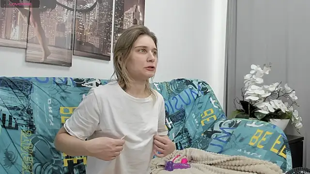 Tenderly Sophie online show from 12-22-25, 01:17