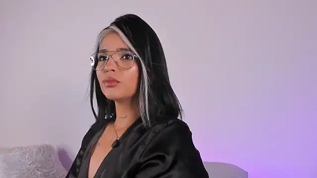 Snapshot of Sophie_Duarte chatting on 06-12-26, 11:57 Sophie Duarte online show from 06-12-26, 11:57