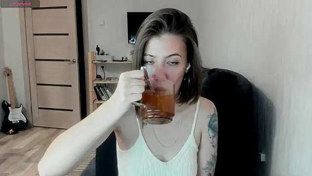 twinkle rosie online show from 11-21-25, 03:16