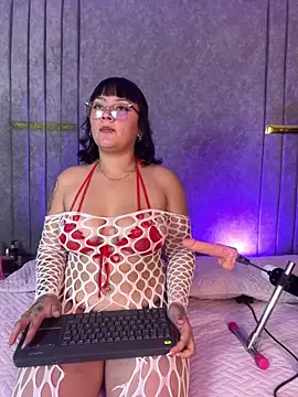 Snapshot of Silvia_Notte chatting on 10-29-25, 12:04 Silvia Notte online show from 10-29-25, 12:04