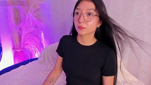sydney miller  online show from 06-18-26, 12:09