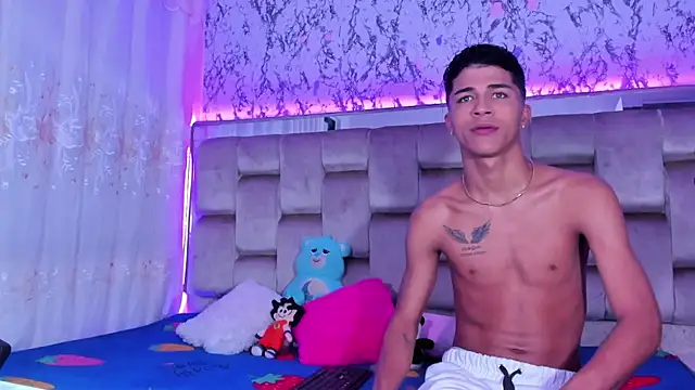 Snapshot of boyswantingplay chatting on 11-08-25, 01:53 boyswantingplay online show from 11-08-25, 01:53