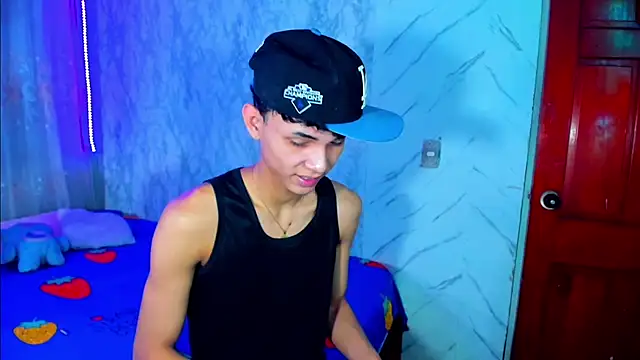 Snapshot of boyswantingplay chatting on 02-19-26, 01:02 boyswantingplay online show from 02-19-26, 01:02