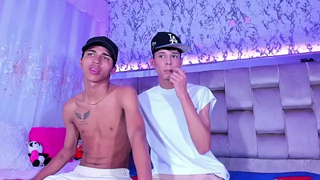 Snapshot of boyswantingplay chatting on 11-05-25, 03:59 boyswantingplay online show from 11-05-25, 03:59