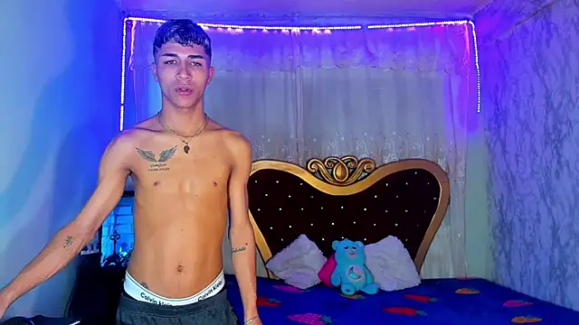 Snapshot of boyswantingplay chatting on 02-26-26, 05:35 boyswantingplay online show from 02-26-26, 05:35