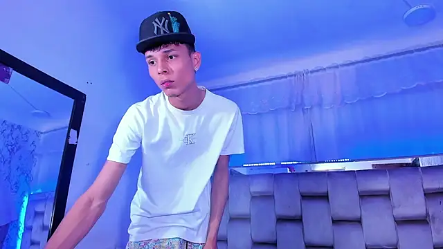 Snapshot of boyswantingplay chatting on 11-26-25, 10:26 boyswantingplay online show from 11-26-25, 10:26