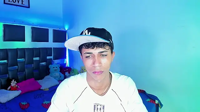 Snapshot of boyswantingplay chatting on 02-07-26, 12:07 boyswantingplay online show from 02-07-26, 12:07