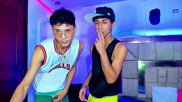 Snapshot of boyswantingplay chatting on 02-15-26, 07:42 boyswantingplay online show from 02-15-26, 07:42