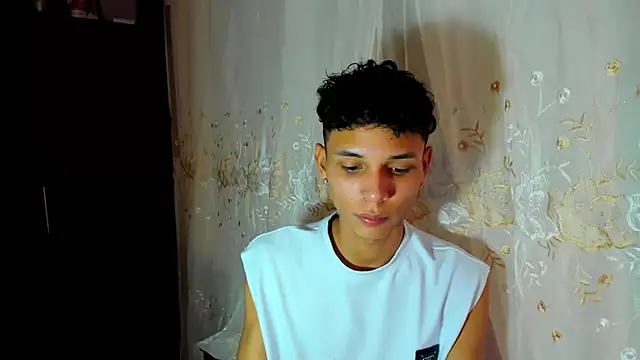 Snapshot of boyswantingplay chatting on 01-08-26, 07:09 boyswantingplay online show from 01-08-26, 07:09