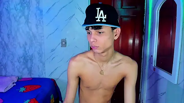 Snapshot of boyswantingplay chatting on 02-20-26, 01:13 boyswantingplay online show from 02-20-26, 01:13