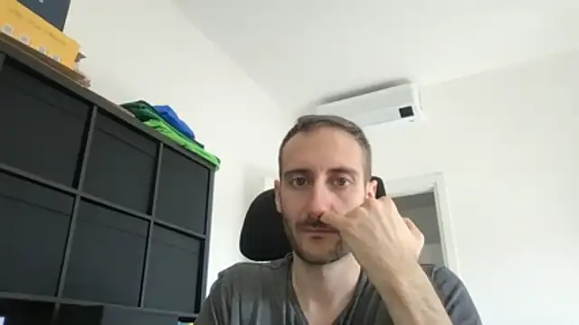 LukaShyGuy online show from 05-09-26, 01:58