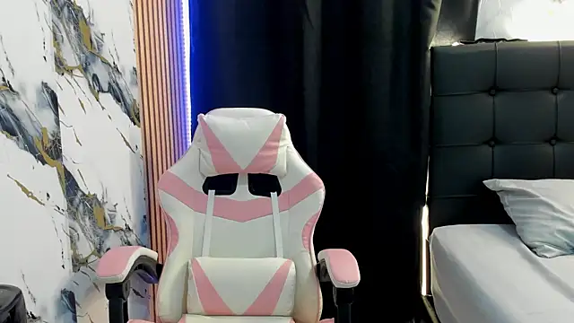 Scarlet DLuce online show from 11-14-25, 09:46