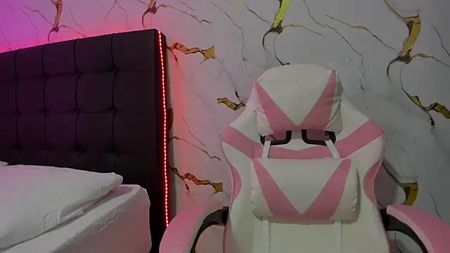 Scarlet DLuce online show from 04-18-26, 09:00