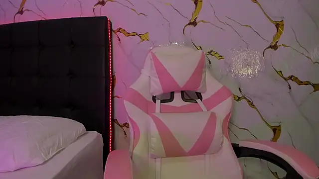 Scarlet DLuce online show from 04-13-26, 09:02