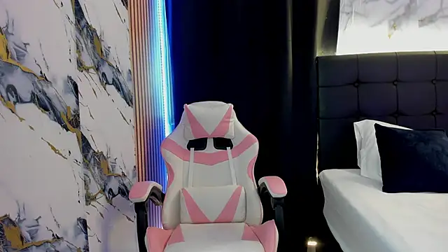 Scarlet DLuce online show from 11-26-25, 10:10