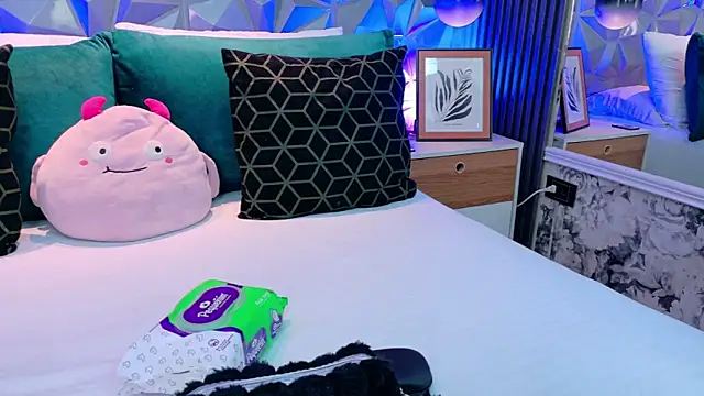 AdelineJhones online show from 04-15-26, 02:43