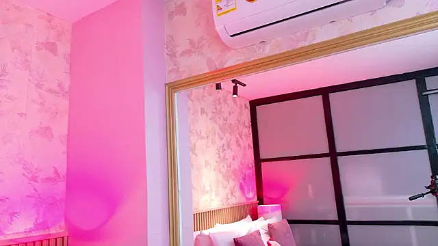 AdelineJhones online show from 01-12-26, 02:35