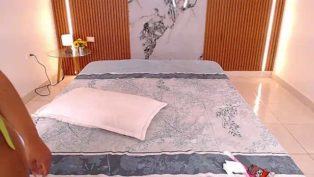 rosselyn  online show from 03-20-26, 12:39